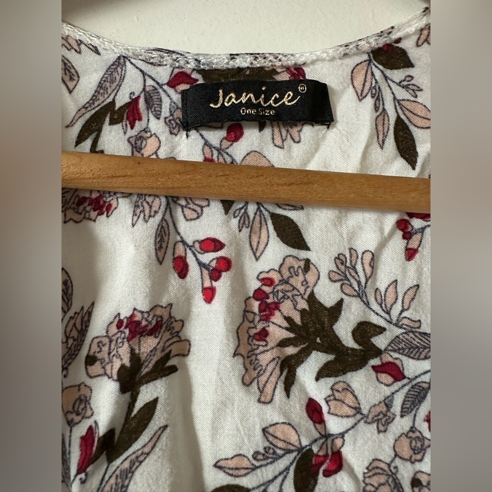 Janice Women’s Floral Print Open Front Kimono. One size - Picture 2 of 4